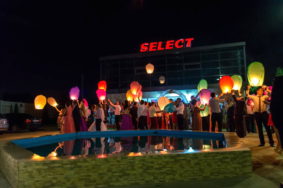 Salon Select